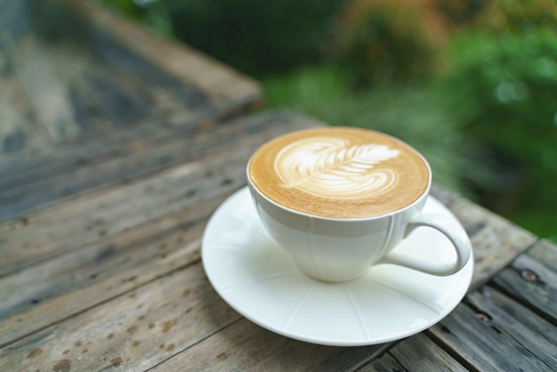 Foto vista de ángulo alto del café en la mesa