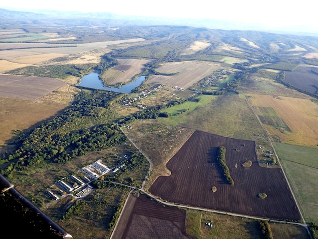 Foto vista de ángulo alto de un campo agrícola contra el cielo