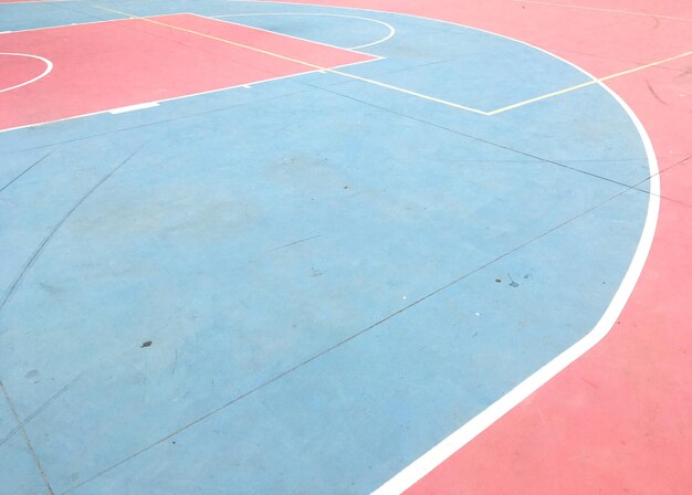 Foto vista de ángulo alto de la cancha de baloncesto