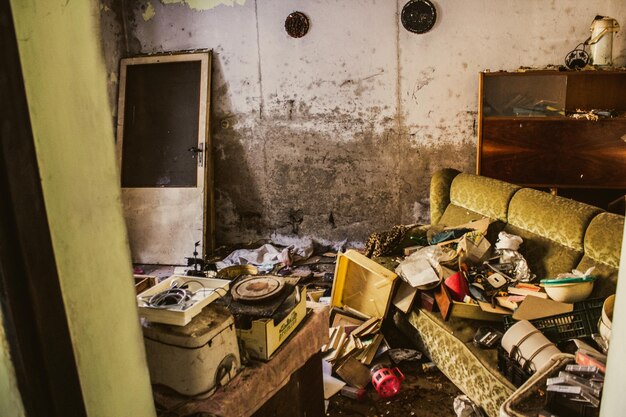 Vista de ángulo alto de una casa abandonada