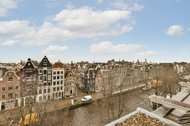 Foto vista de ángulo alto de los edificios de la ciudad contra el cielo