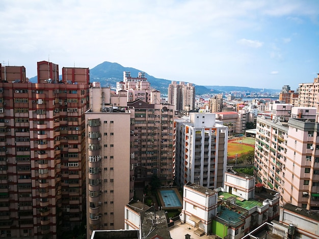 Foto vista de ángulo alto de los edificios de la ciudad contra el cielo