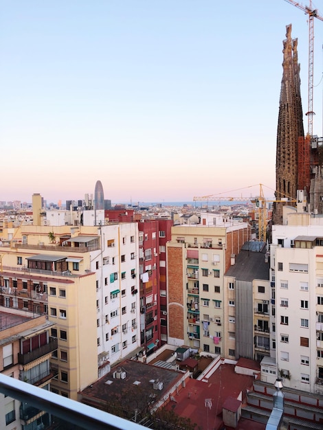 Foto vista en ángulo alto de los edificios contra un cielo despejado