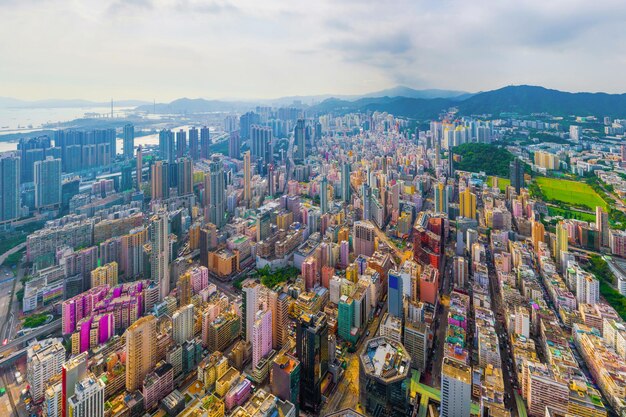 Foto vista de ángulo alto de edificios modernos en la ciudad contra el cielo