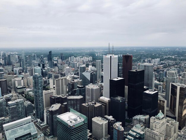 Foto vista de ángulo alto de edificios modernos en la ciudad contra el cielo