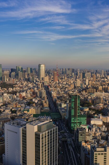 Foto vista de ángulo alto de edificios modernos en la ciudad contra el cielo