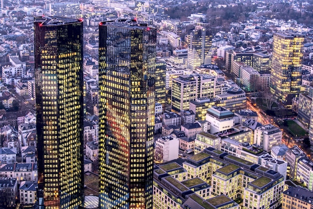 Foto vista en ángulo alto de edificios modernos en la ciudad
