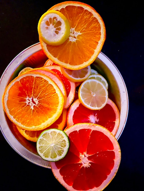 Foto vista en ángulo alto de la fruta en la mesa