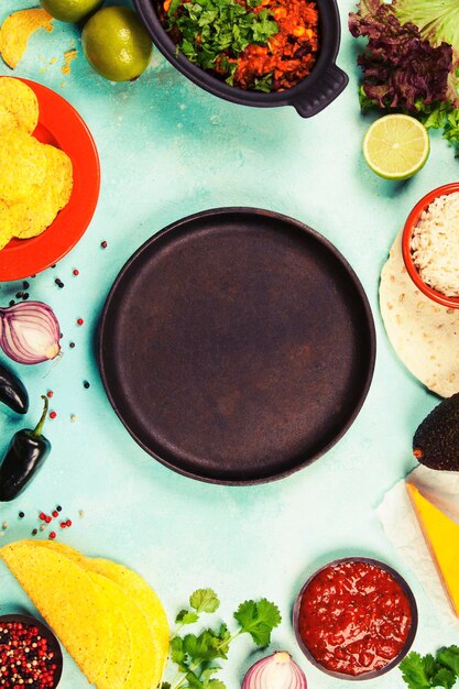 Foto vista de ángulo alto de frutas en un cuenco en la mesa