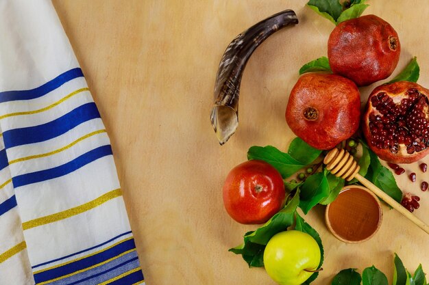 Foto vista de ángulo alto de frutas en un cuenco en la mesa