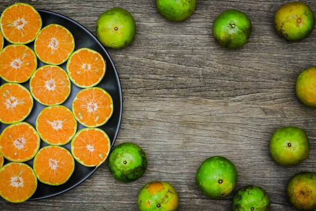 Foto vista en ángulo alto de las frutas en la mesa