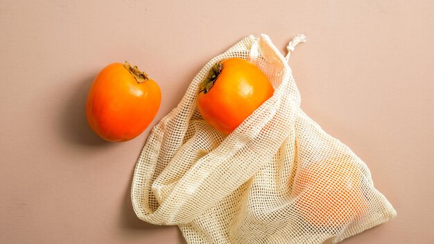 Foto vista de ángulo alto de frutas de naranja en la mesa