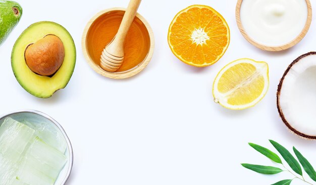 Foto vista de ángulo alto de frutas de naranja en la mesa