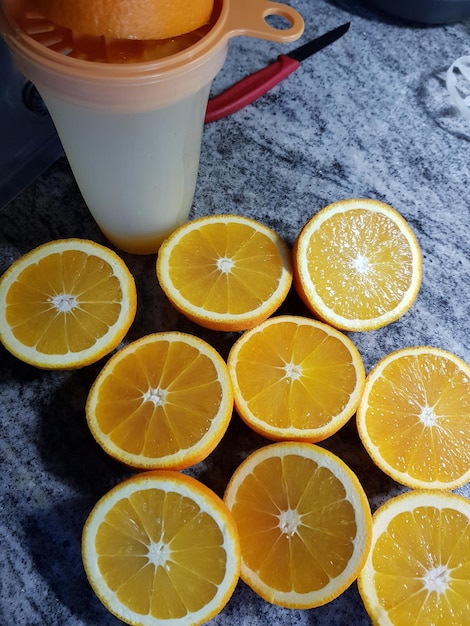 Foto vista de ángulo alto de las frutas de naranja