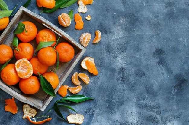 Foto vista en ángulo alto de las frutas de naranja