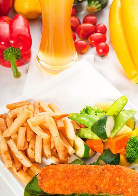 Foto vista de ángulo alto de las frutas en el plato