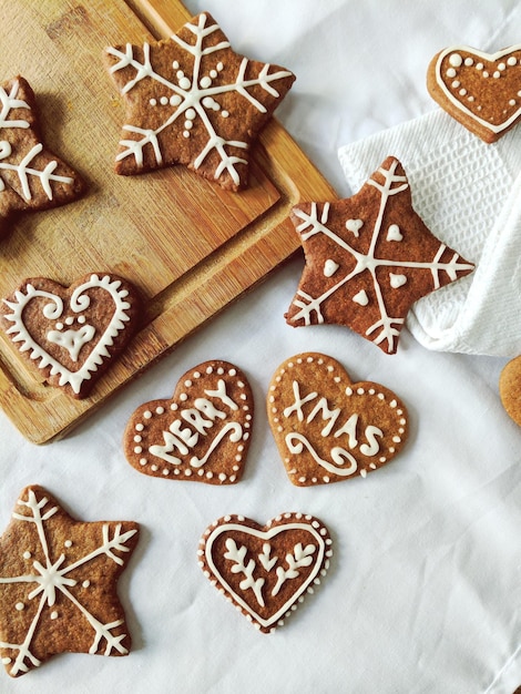 Vista en ángulo alto de las galletas de Navidad