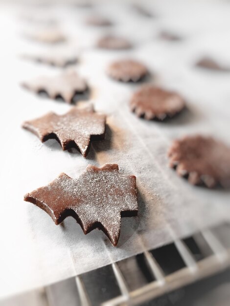 Vista en ángulo alto de las galletas de Navidad