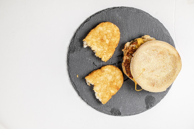 Foto vista de ángulo alto de las galletas en el plato