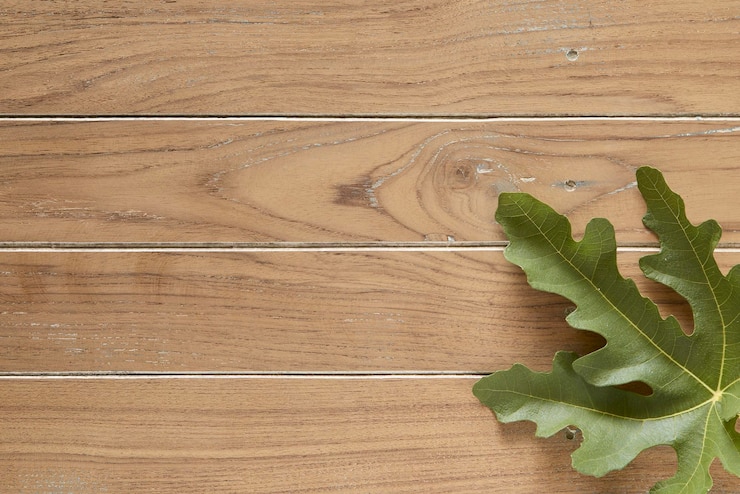 Foto vista de ángulo alto de las hojas en una mesa de madera