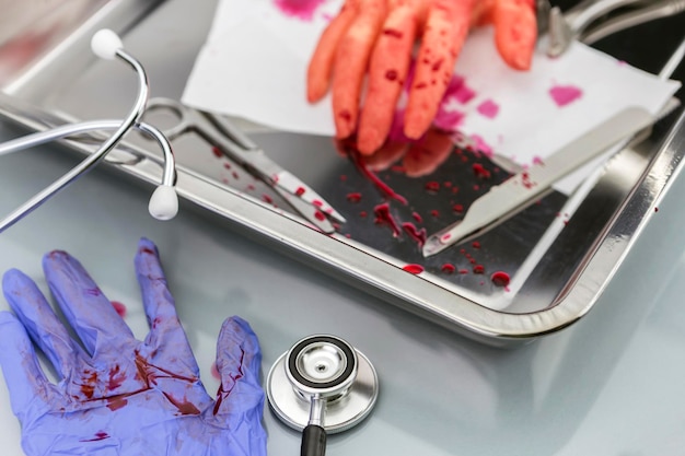 Foto vista de ángulo alto de la mano humana en la mesa