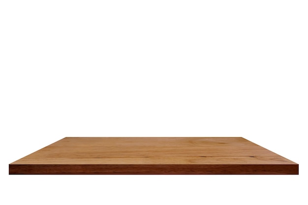 Vista de ángulo alto de una mesa de madera contra un fondo blanco