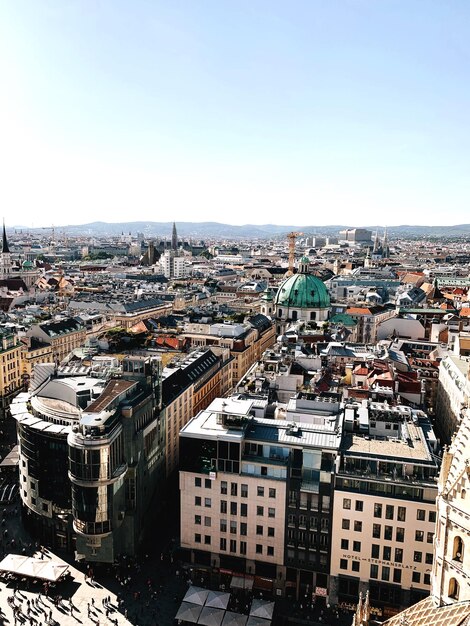 Foto vista de ángulo alto del paisaje de la ciudad contra un cielo despejado