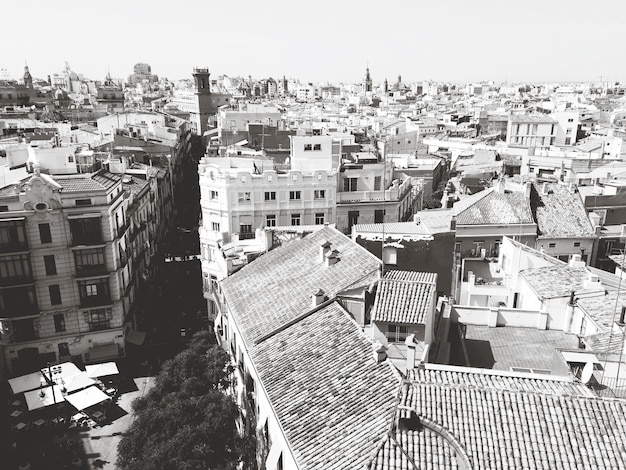 Foto vista de ángulo alto del paisaje de la ciudad contra un cielo despejado