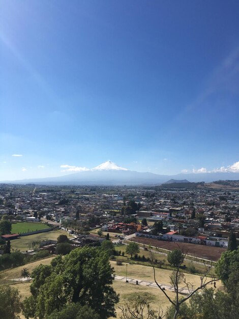 Foto vista de ángulo alto del paisaje de la ciudad contra el cielo