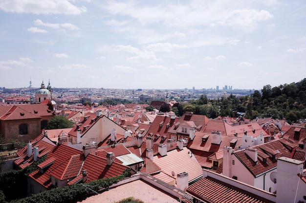 Vista de ángulo alto del paisaje de la ciudad contra el cielo