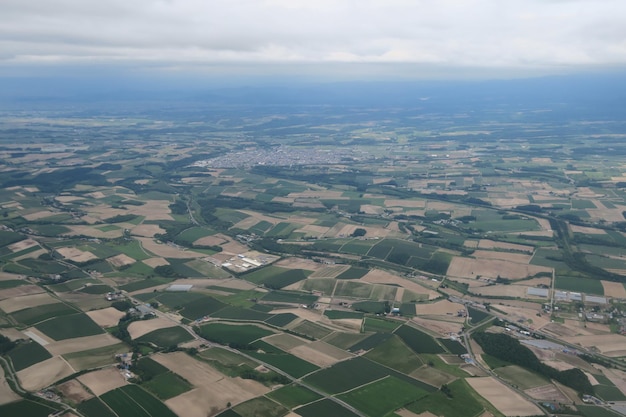 Vista de ángulo alto del paisaje de la ciudad contra el cielo