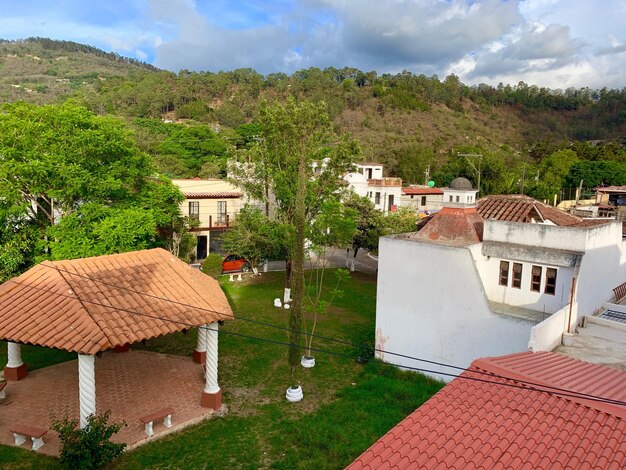 Foto vista de ángulo alto del paisaje de la ciudad contra el cielo