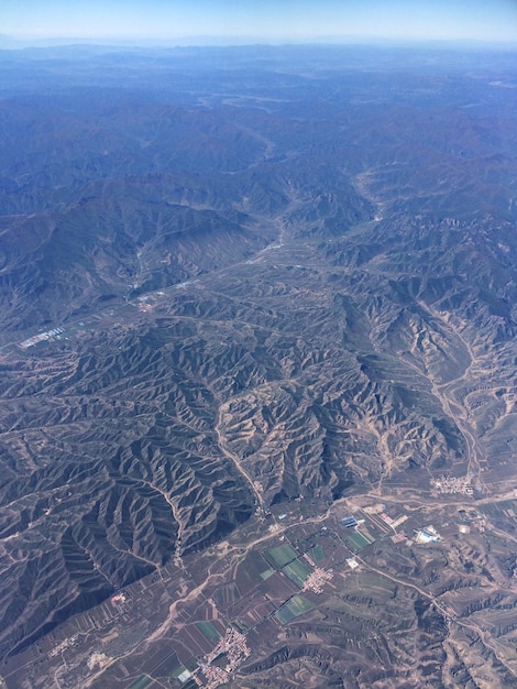 Foto vista de ángulo alto de un paisaje dramático