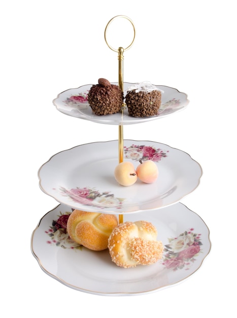 Vista de ángulo alto del postre en el plato sobre la mesa