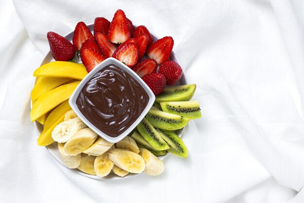 Foto vista de ángulo alto del postre en el plato