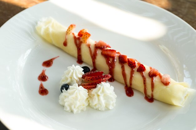 Vista de ángulo alto del postre en el plato