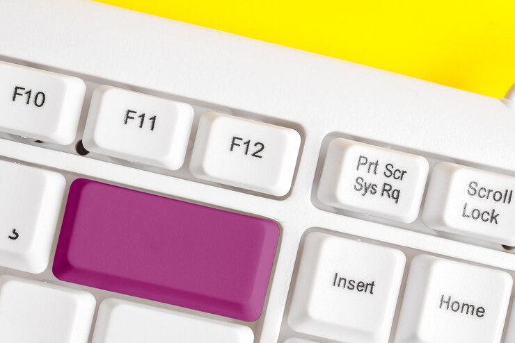 Foto vista de ángulo alto del teclado de la computadora
