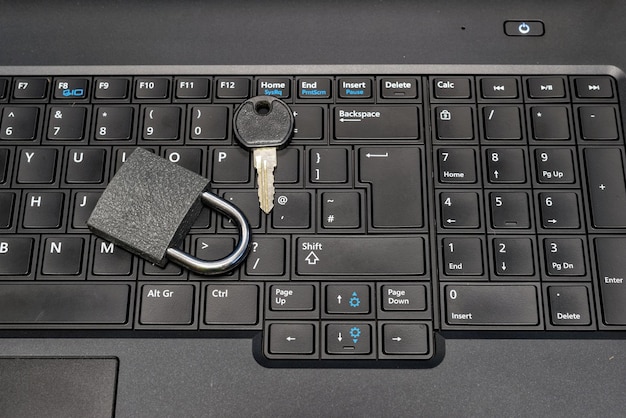 Vista de ángulo alto del teclado del portátil