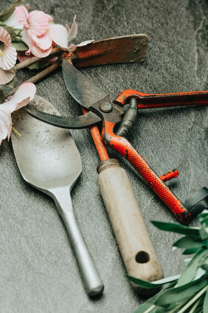 Foto vista de ángulo alto de los utensilios de cocina en la mesa