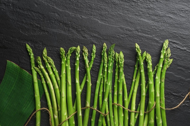 Foto vista en ángulo alto de las verduras contra la pared