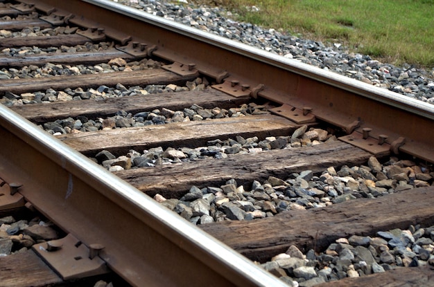 Vista en ángulo alto de las vías del ferrocarril
