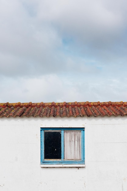 Foto vista en bajo ángulo de la casa contra el cielo