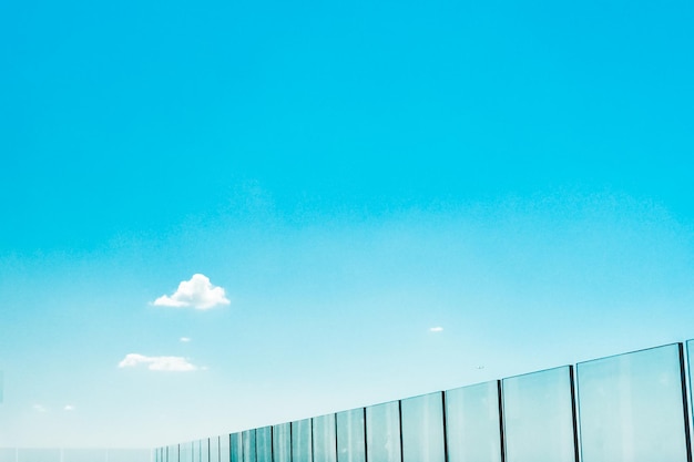 Foto vista de ángulo bajo del cielo azul