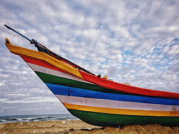 Foto vista de ángulo bajo del cielo multicolor