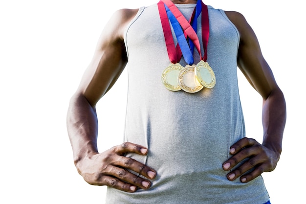 Vista de ángulo bajo del cofre del deportista con medallas