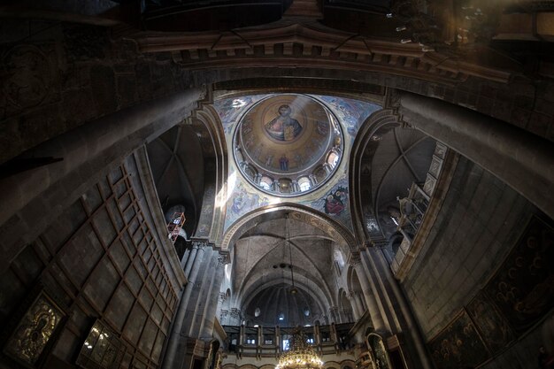 Foto vista de bajo ángulo de la cúpula del edificio