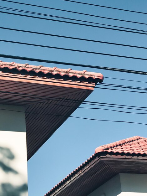 Foto vista de bajo ángulo del edificio contra un cielo despejado