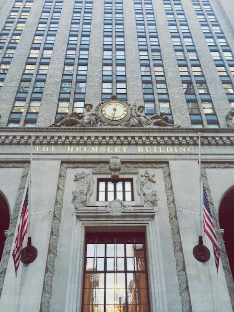 Vista en bajo ángulo del edificio Helmsley