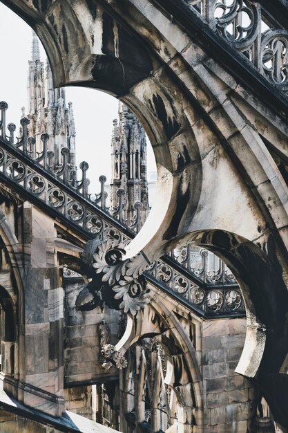 Foto vista de ángulo bajo del edificio histórico contra el cielo