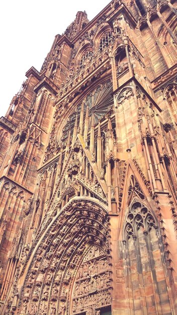 Foto vista desde un ángulo bajo del edificio histórico